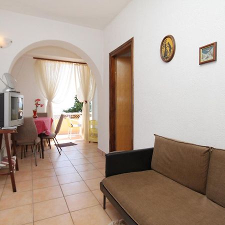 Apartments By The Sea Novi Vinodolski - 5558 Phòng bức ảnh