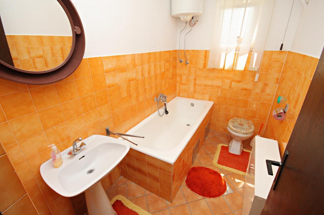 Apartments By The Sea Novi Vinodolski - 5558 Ngoại thất bức ảnh